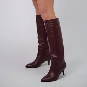 Vintage bordeauxrode kniehoge leren laarzen | Laarzen met kegelhak uit de jaren 90 | Retro leren laarzen met hak van 6 cm