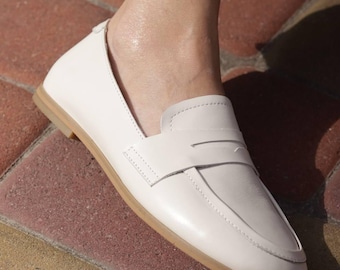 Mocasines blancos descalzos para mujer / Zapatos de cuero con puntera ancha / Mocasines minimalistas hechos a mano / Zapatos planos cómodos / Mocasines personalizados