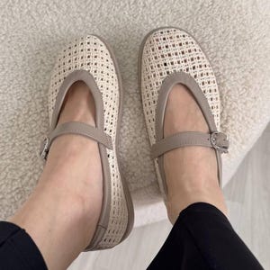 Vintage-Inspired Woven Mary Jane Flats – Beige Rattan Mesh Summer Shoes for Women