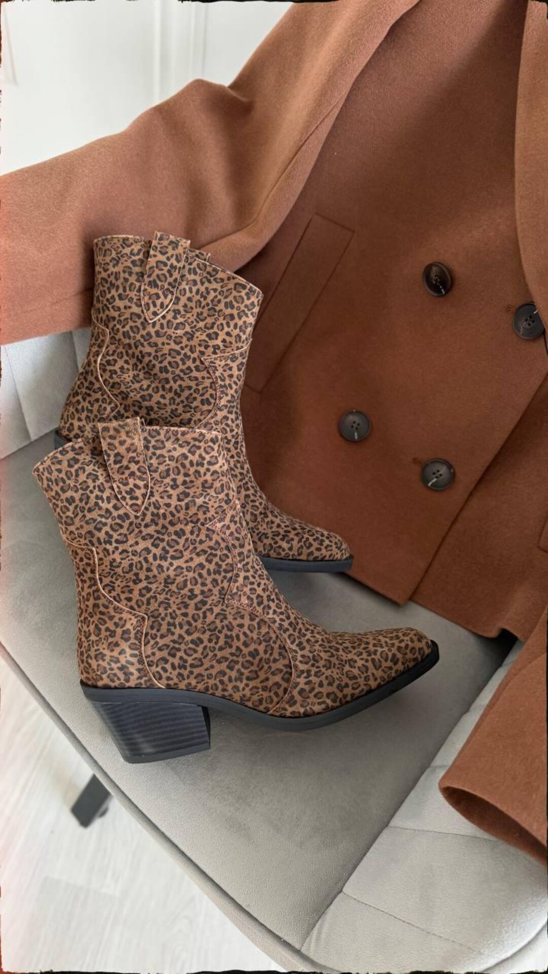 Leah - Mid-calf cowgirl leather boots for a trendy and sophisticated look