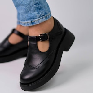 Women Mary Janes t-strap black leather shoes, flat t strap mary jane shoes
