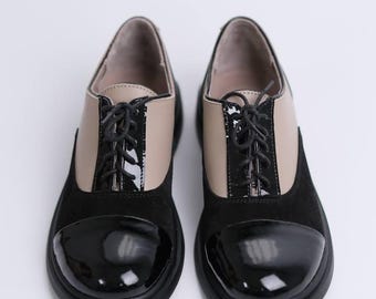 Zapatos Oxford de cuero hechos a mano: Brogues negros con estampado floral