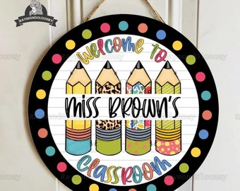 Signe personnalisé de crayon d’enseignant de bienvenue pour le décor de porte, décor de porte de classe, signe d’enseignant, meilleur cadeau pour l’enseignant, cadeau d’enseignant de fin d’année