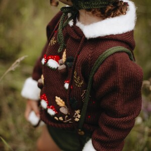 Children's brown hoodie with embroidery of forest motifs