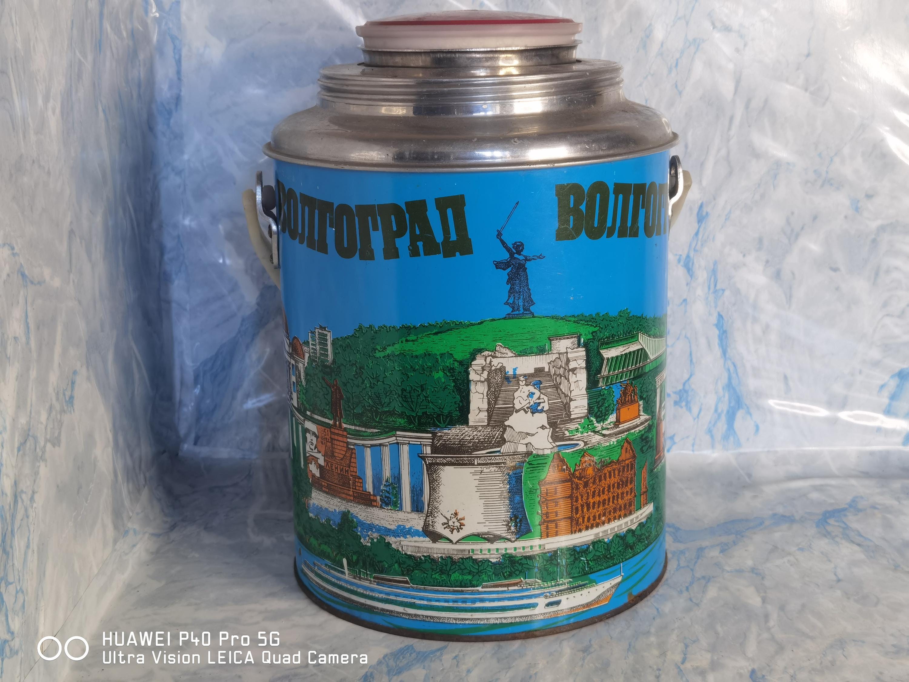 Vintage Russian Thermos: Volgograd Cityscape, 3L Soviet Picnic