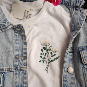 Cotton T-shirt with 100% hand embroidery. Embroidered flowers. Personalized T-shirt with floral embroidery