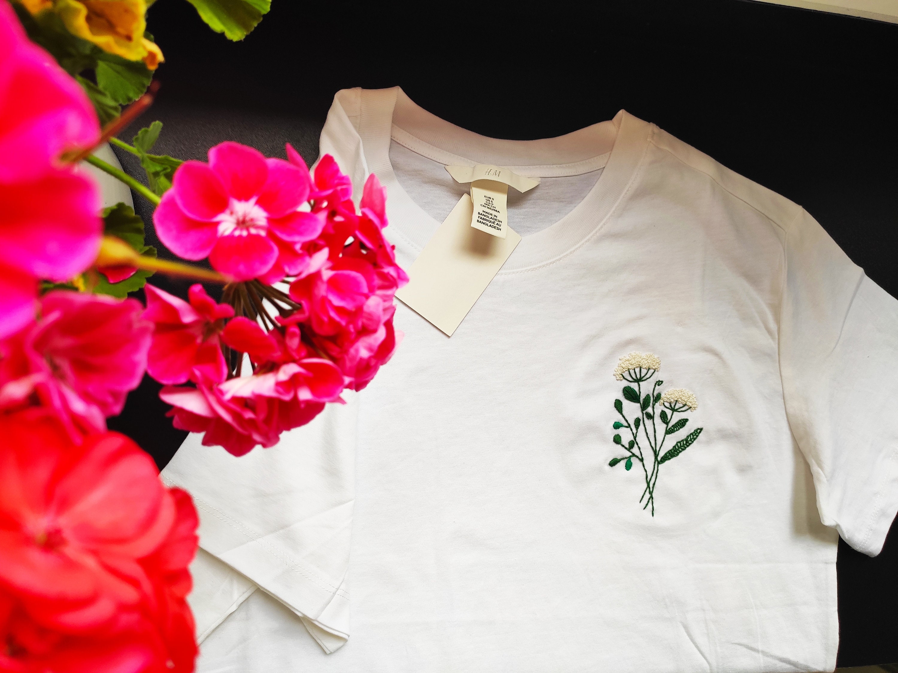 トップス tyn.TGOR Flower embroidery shirt トップス tyn.TGOR Flower embroidery shirt Cotton T-shirt