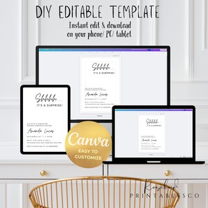 Pu&ograve; includere: Modello di invito digitale visualizzato su tablet, laptop e computer desktop. L'invito presenta "Shhhh... IT'S A SURPRISE!" e i dettagli dell'evento. Il logo Canva &egrave; visibile, indicando una facile personalizzazione.