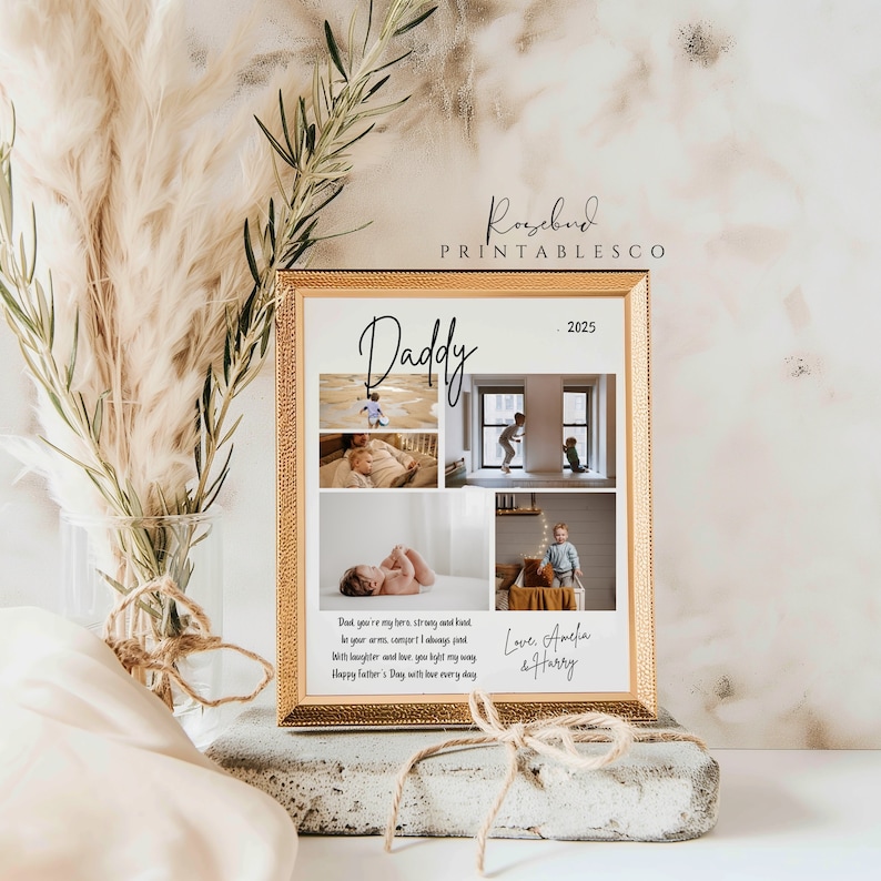 Puede incluir: Un collage de fotos enmarcado con un marco dorado y un fondo blanco. El collage presenta cuatro fotos de una familia con un beb&eacute;, un ni&ntilde;o peque&ntilde;o y un ni&ntilde;o joven. El texto "Daddy" est&aacute; escrito en cursiva negra en la parte superior del collage. El texto "2025" est&aacute; escrito en negro debajo de la palabra "Daddy". El texto "Dad you're my hero, strong and kind, be your arms, comfort I always find, with laughter and love you light my way, Happy Father's Day with love every day" est&aacute; escrito en negro debajo de las fotos. El texto "Love Amelia & Harry" est&aacute; escrito en negro en la parte inferior del collage.