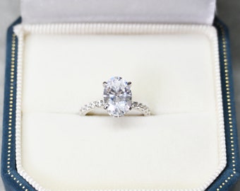 Ovaler Zirkonia Ring: Platinierter S925 Silber Verlobungsring