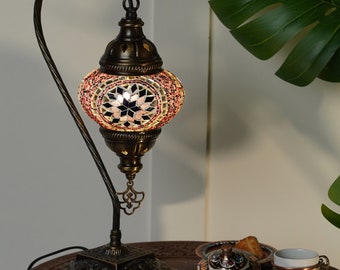 Autentica lampada turca da soggiorno, lampada da terra in mosaico, lampada da notte ricamata, lampada marocchina, lampada souvenir, paralume turco