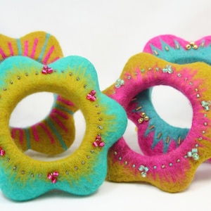 Tutorial Petal Bracelet Intermediate Needle Felting