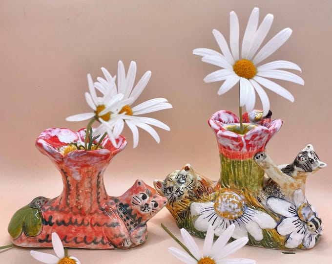 Handmade Ceramic Daisy Cat Candle Holder: Whimsical Floral Home Decor