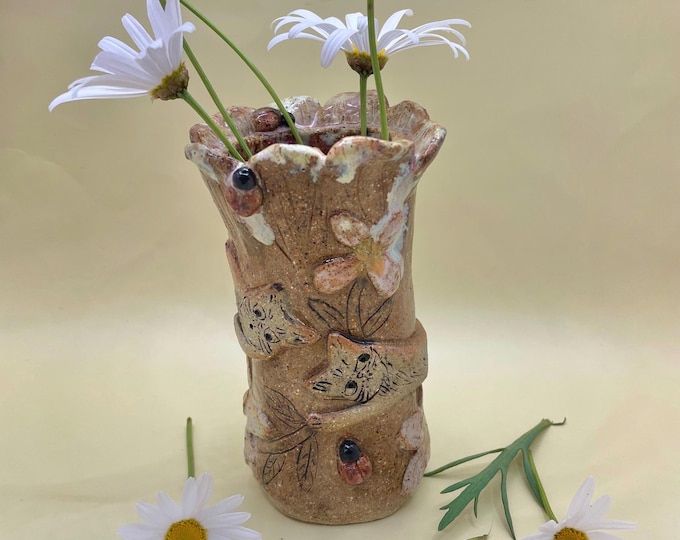 Handmade Ceramic Cat Vase: Rustic Daisy Collection, Black Stoneware