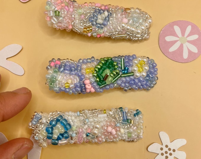 Handmade unique beaded embroidery  pastel Blue daisy hair clip accessories colourful Y2K RETRO AESTHETIC wedding, Event headwear Embellishme