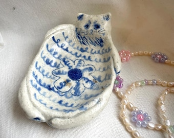 Handmade Ceramic Cat/Bear Sauce Dish Ring dish Dippingdish artisan pottery Original design