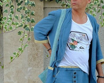 Abito a maniche corte in mussola blu con dettagli shorts eleganti e taglio oversize