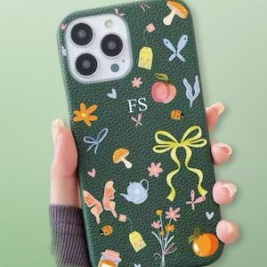 Iniciales de cinta de tetera verde de lujo Funda personalizada iPhone 15 14 13 12 11 Pro Mini Max Plus Funda con nombre de regalo Funda de cuero con letras personalizadas