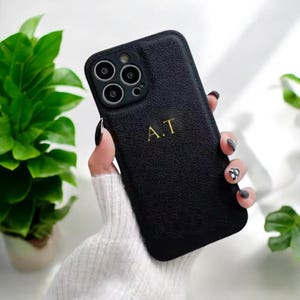 Custodia in pelle classica di lusso Jet Black Gold con parte posteriore completa per iPhone 16 15 14 13 12 11 Pro Max con nome personalizzato, iniziali, lettere incise, uomo e donna