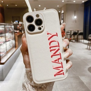 Funda personalizada roja blanca de lujo para iPhone 15 14 13 12 11 Pro Max Mujeres Nombre de regalo Funda iniciales Carta Cubierta de cuero 7 8 plus XR XS SE