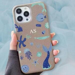 Funda personalizada con iniciales del mar azul náutico beige de lujo iPhone 15 14 13 12 11 Pro Mini Max Plus Funda con nombre de regalo Funda de cuero con letras personalizadas