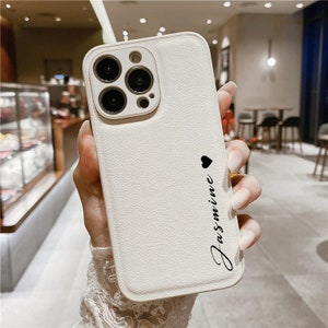 Caja personalizada de crema blanca de lujo para iPhone 15 14 13 12 11 Pro Max Mujeres Nombre de regalo Caso iniciales Carta Cubierta de cuero 7 8 más XR XS SE