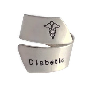 ÉPUISÉ. Recevez une alerte par e-mail lorsqu&#39;elle est à nouveau disponible. Bague d&#39;alerte médicale/bijoux d&#39;identification médicale/Alerte aux allergies/Sensibilisation aux problèmes médicaux