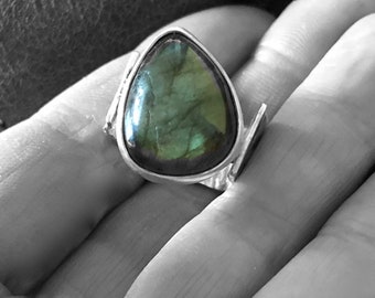 Labradorite ring-Gemstone Statement Ring-Colorful Green Flash Boho Ring