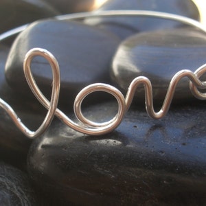 Sterling-Liebe Draht Armreif von donnaodesigns