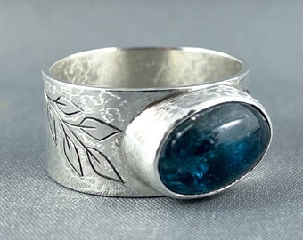 Denim-Blue Kyanite Silver Ring. Size 7 1/4.