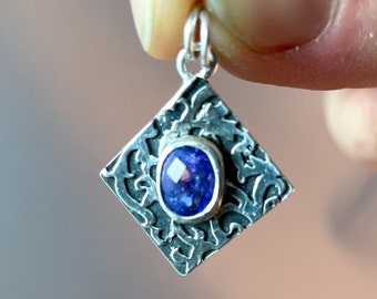 Serene Garden Tanzanite Leaf Pendant - Handcrafted Elegance & Spiritual Awakening