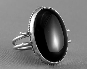 Black Onyx Ring in Sterling Silver. Minimalist Jewelry with a Touch of Mystery. Size 5,5