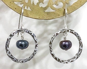 Sterling Silver Earrings with Black Freshwater Pearl - Carved Double-Sided Rings - Elegant and Versatile Jewelry