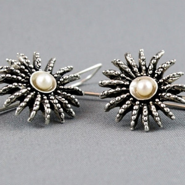 Ocean jewelry. Anemone silver earrings. Organic earrings with the pearls