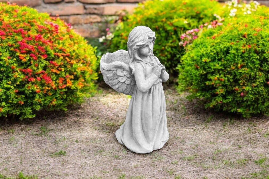 Angel Figurine 15