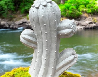 Stone cactus 15"Outdoor sculpture, Garden cactus figure, Detailed cactus, Plant lover gift, Lawn ornament, Cactus decor, Backyard art