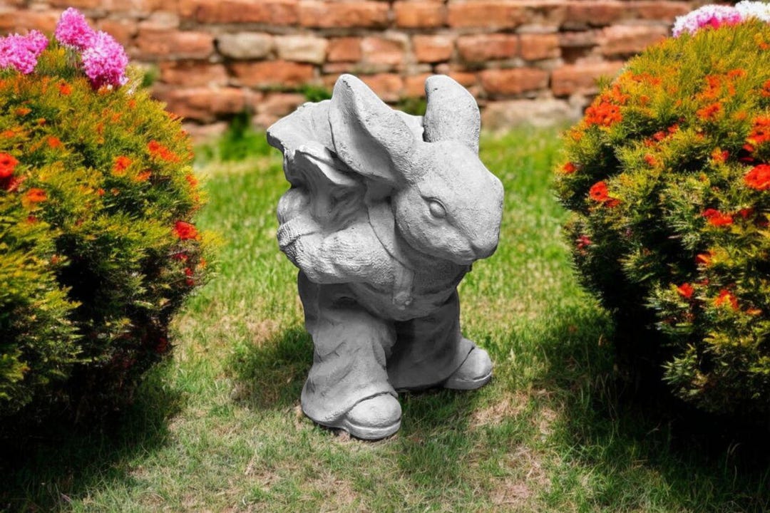 Garden Rabbit Planter Figure 13