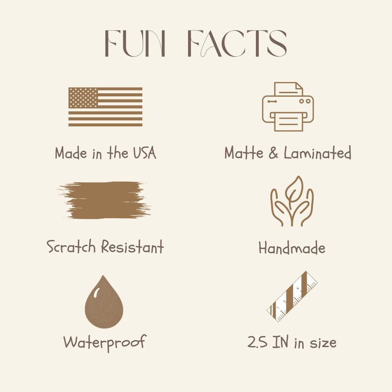 K&ouml;nnte beinhalten: Eine Infografik mit dem Titel FUN FACTS mit braunen Symbolen und Text. Sie zeigt eine US-Flagge, einen Drucker, einen Pinselstrich, H&auml;nde mit einem Blatt, einen Wassertropfen und ein Lineal. Der Text umfasst Made in the USA, Matte & Laminated, Scratch Resistant, Handmade, Waterproof und 6,35 cm in size.