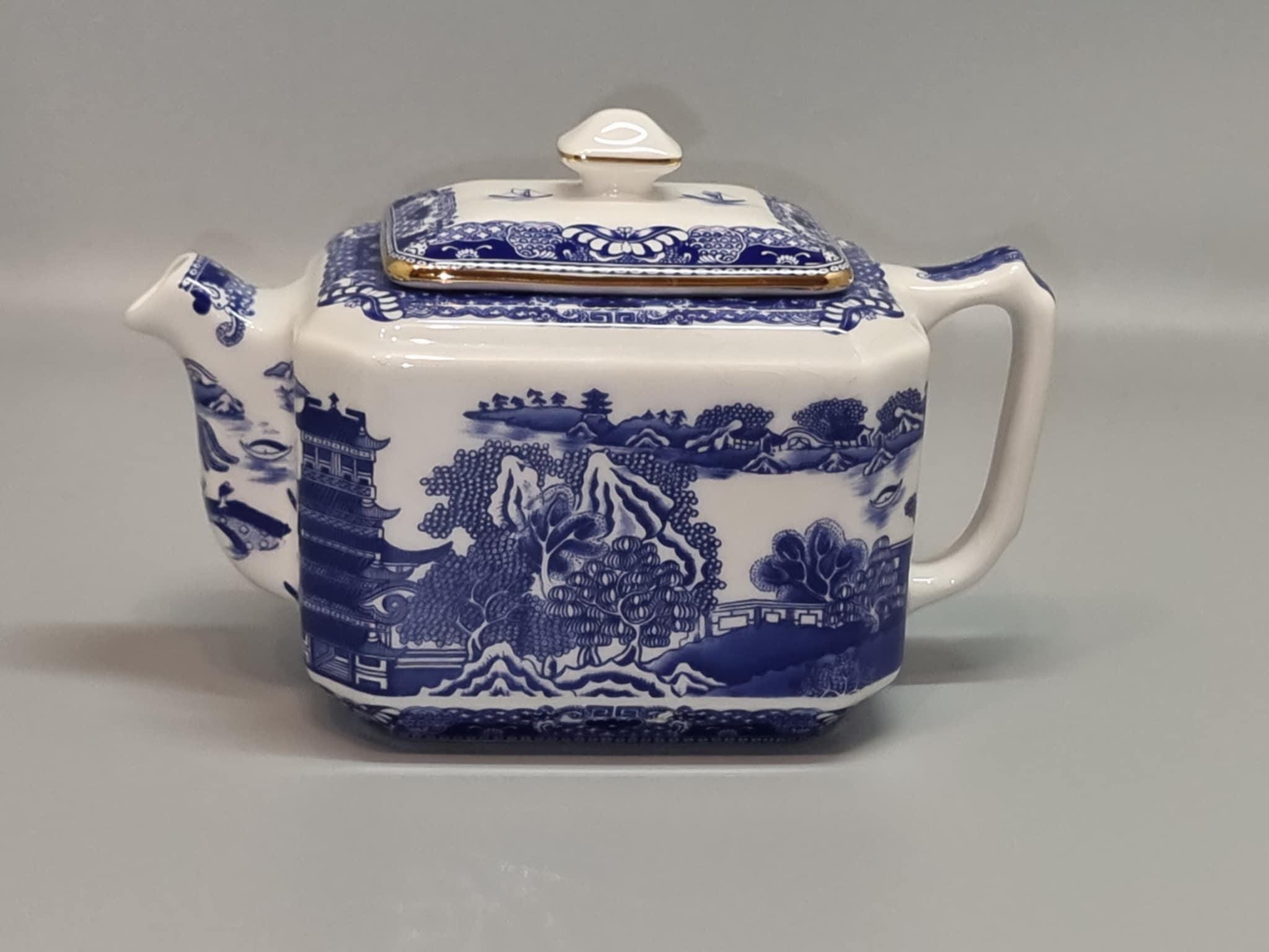 【RINGTONS】リントンズ　Everyday Teapot Ringtons Small Rectangular Willow Pattern Teapot by Wade Ceramics