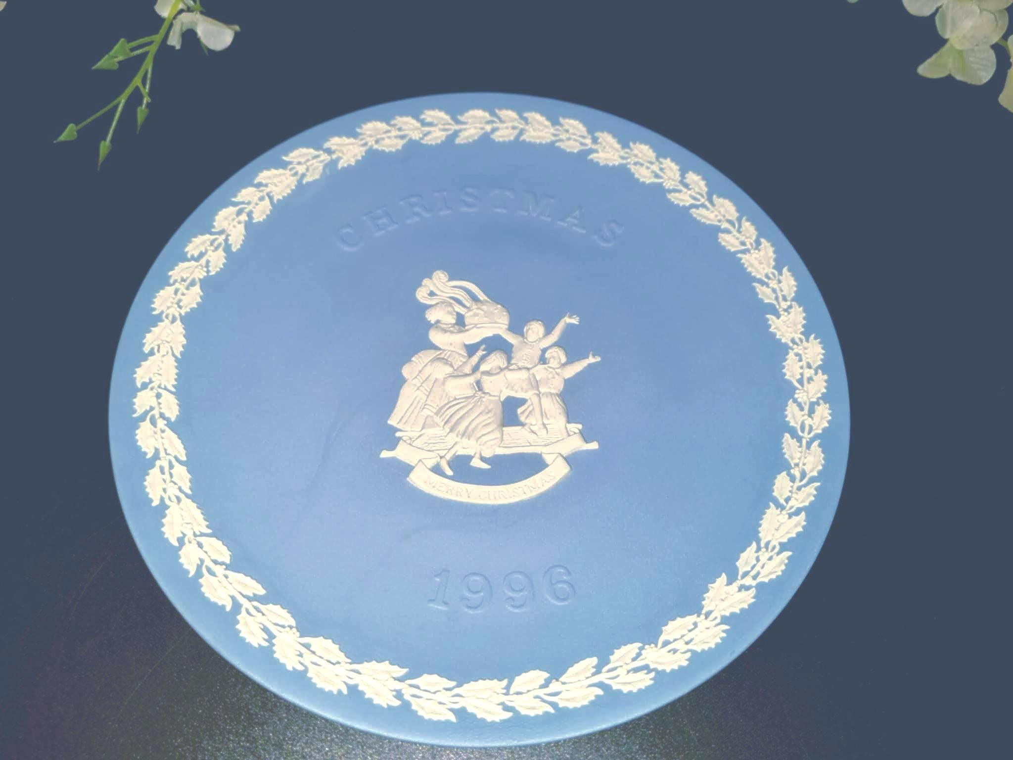 Wedgwood Jasperware Victorian Christmas Plate 1996 - Christmas Pudding