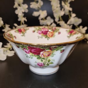 Royal Albert Old Country Roses Pattern Footed Serving Bowl Bone China England