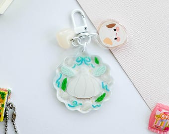 Garlic Trinket Acrylic Keychain: Cat Charm & Heart Bead