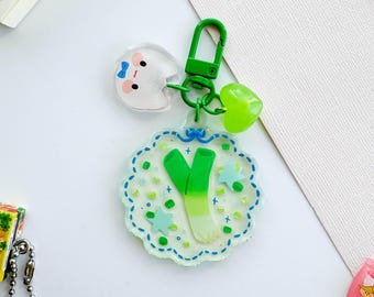 Green Onion Acrylic Keychain: Cat Charm & Heart Bead