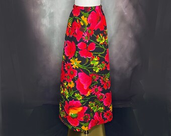 70's A Line Quilted Maxi Skirt in Fuchsia Floral Print, Loomtogs, Small