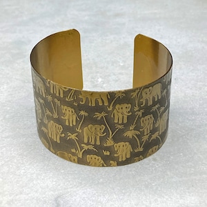 80&#39;s Etched Brass Elephant Wide Cuff Bracelet