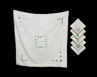 Vintage Linen Tablecloth and Napkin Set, Embroidered Vintage Tablecloth 5 Napkins, Green Embroidered Linen Tablecloth Napkins, Christmas