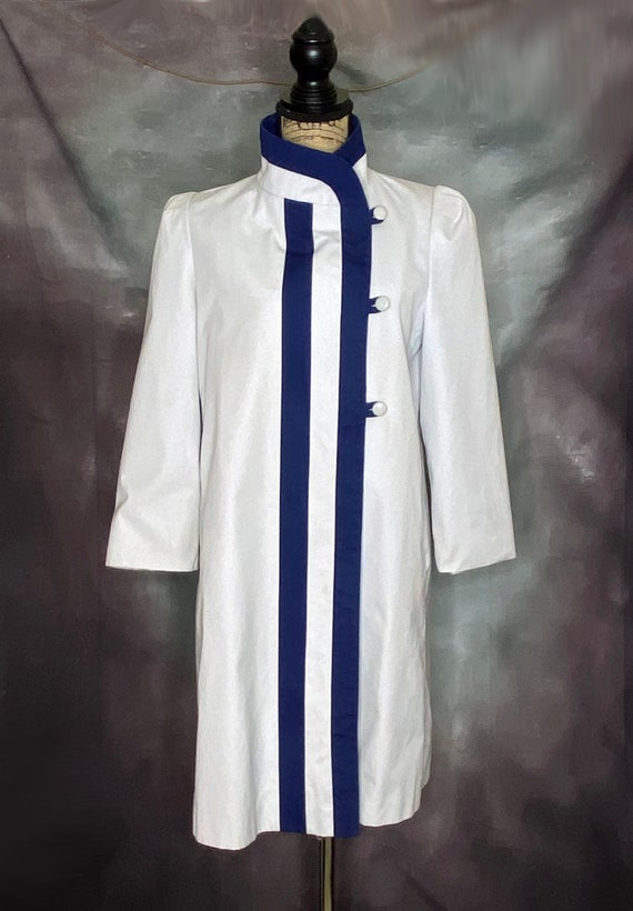 70's Mod Raincoat, White Blue Raincoat, Knee Leng… - image 2