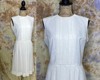 70's White Crepe Sleeveless Dress, Donle', Medium/Large