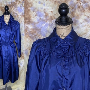 70&#39;s Navy Seidiger Polyester Midi Trenchcoat, Astor One, Medium