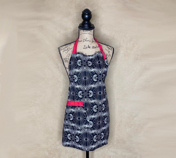 Vintage Apron, Bib Apron, Floral Print Apron, Black White Apron, Cotton Apron, Barbecue Apron, Bakers Apron, Butcher Apron, Adjustable Apron